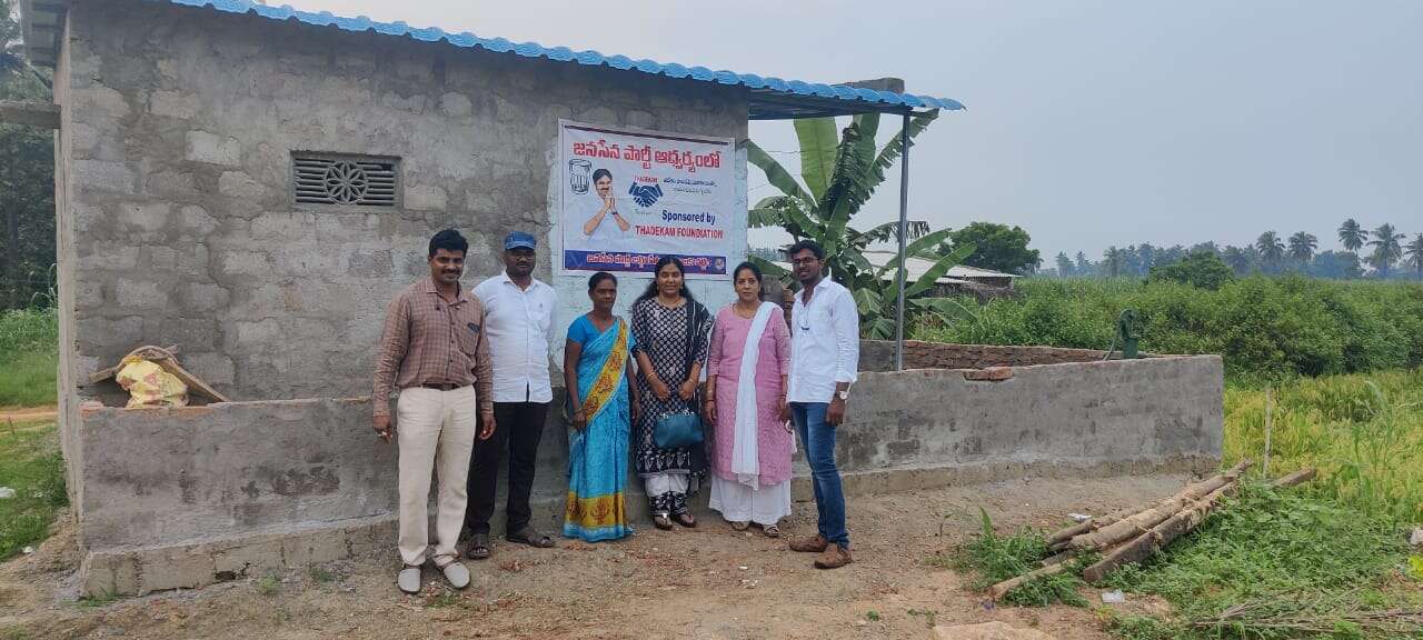 Sevaks Madhvi & Sudha donating dwelling