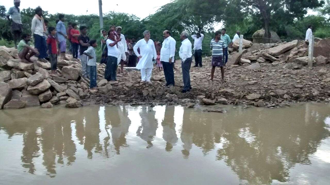 Guruji Naushir of TadEkam Foundation supervising revival of Lakshmi Narasimha Swamy Kunta Pond